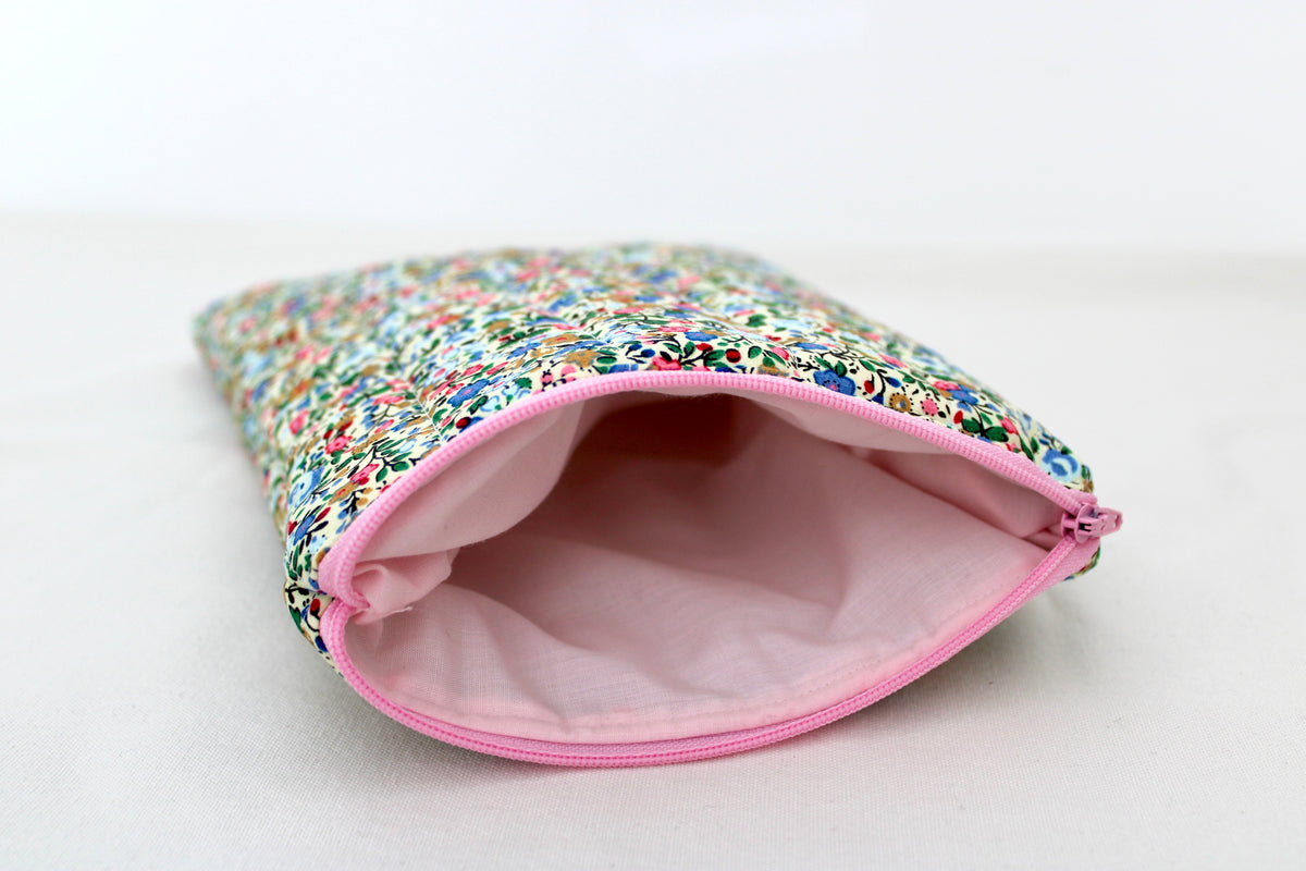 Pink Ditsy Floral e-reader sleeve